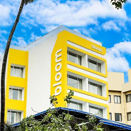 Bloom Hotel - Juhu Мумбай Екстериор снимка
