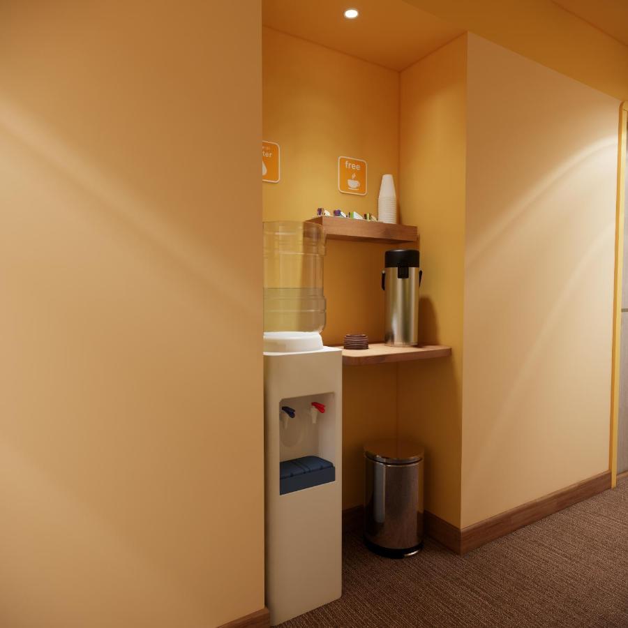 Bloom Hotel - Juhu Мумбай Екстериор снимка