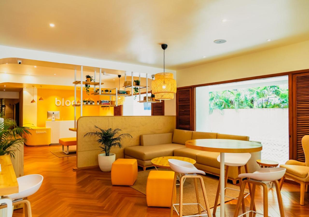 Bloom Hotel - Juhu Мумбай Екстериор снимка