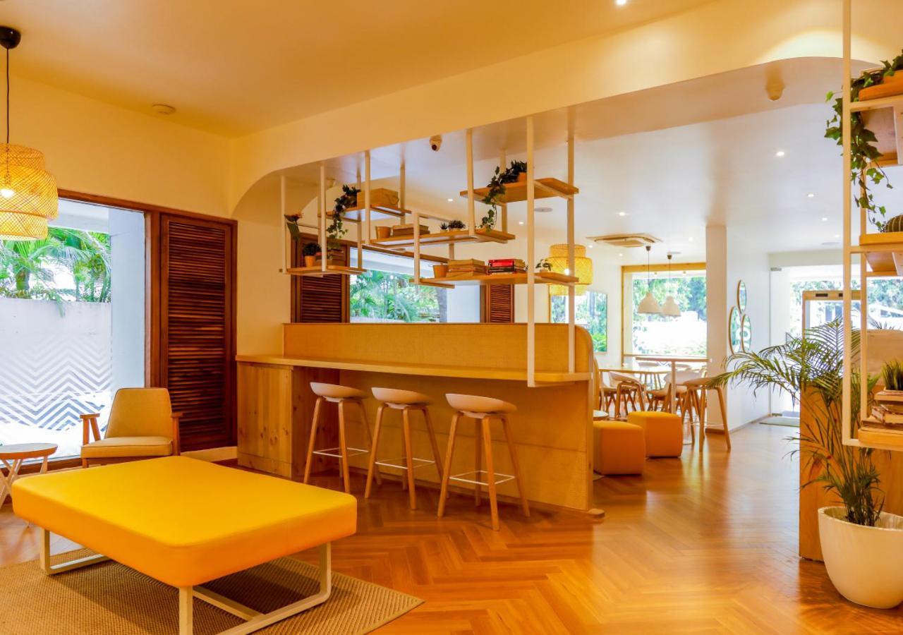 Bloom Hotel - Juhu Мумбай Екстериор снимка
