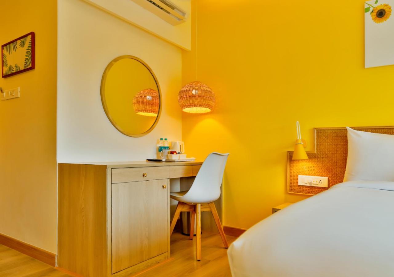 Bloom Hotel - Juhu Мумбай Екстериор снимка
