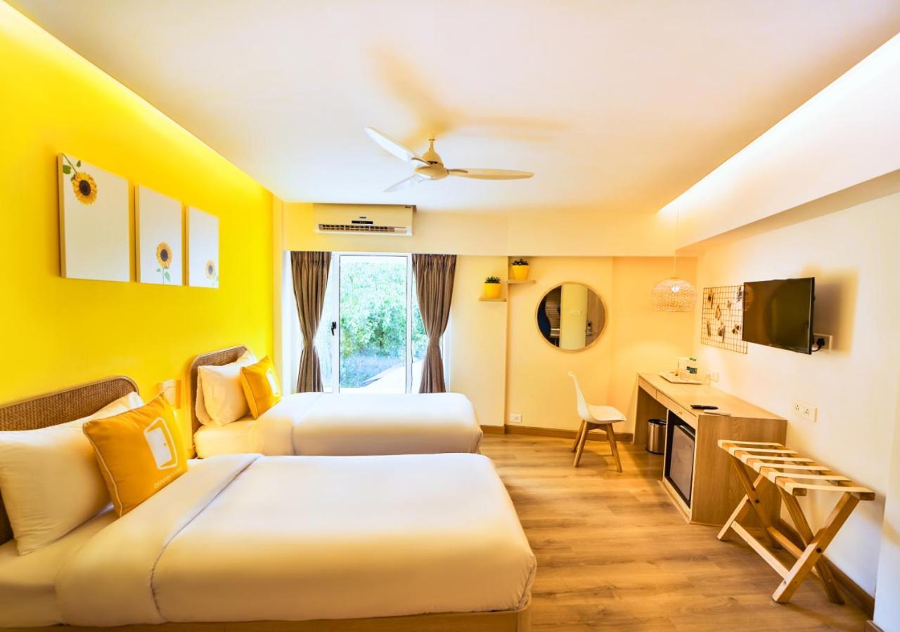 Bloom Hotel - Juhu Мумбай Екстериор снимка