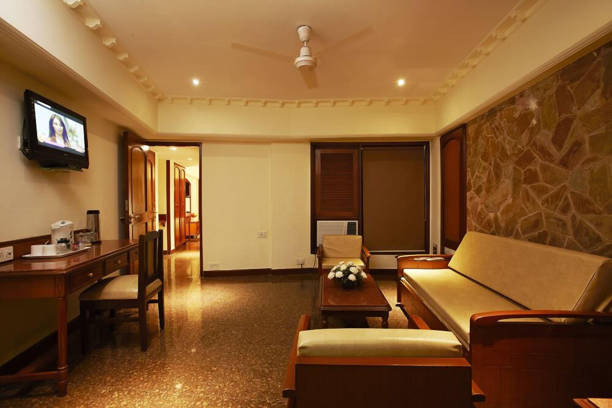 Bloom Hotel - Juhu Мумбай Екстериор снимка