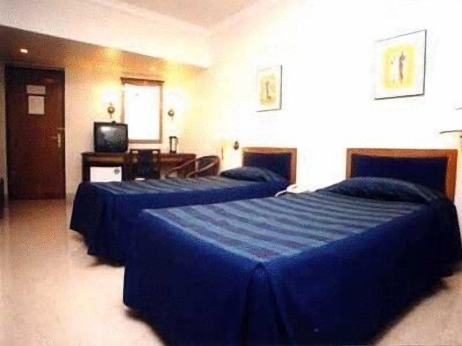 Bloom Hotel - Juhu Мумбай Екстериор снимка