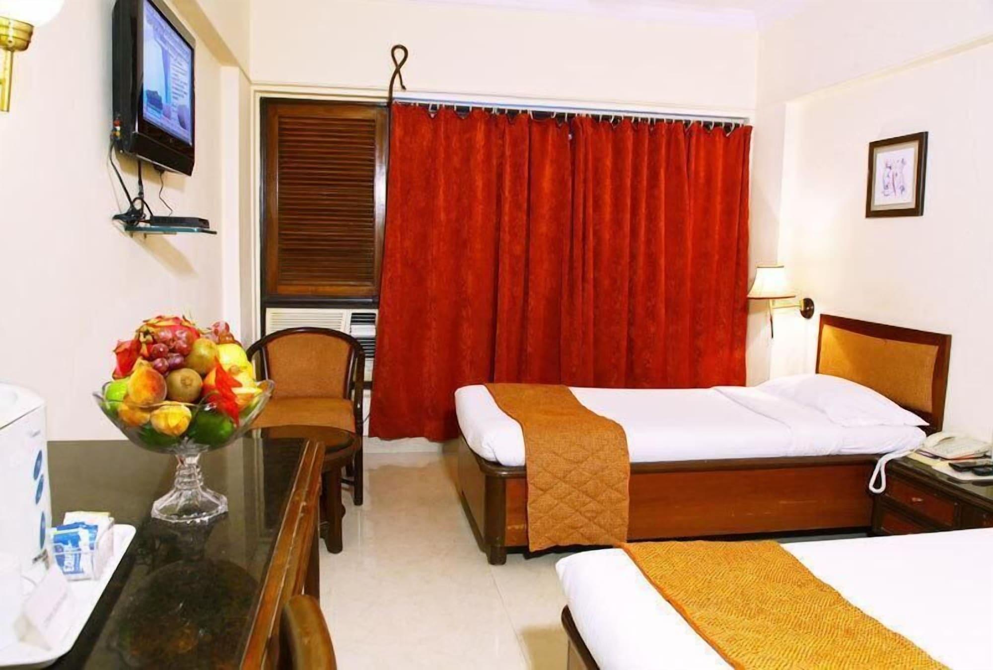 Bloom Hotel - Juhu Мумбай Екстериор снимка