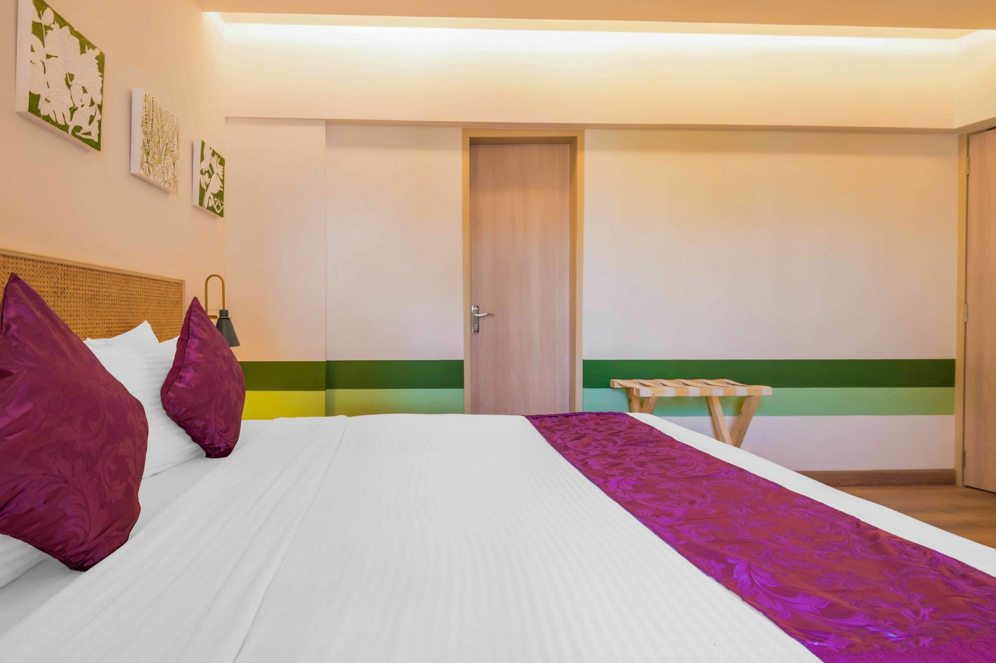 Bloom Hotel - Juhu Мумбай Екстериор снимка
